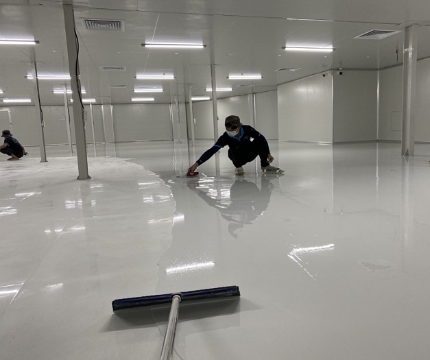 sơn sàn epoxy trong suốt nhà xường